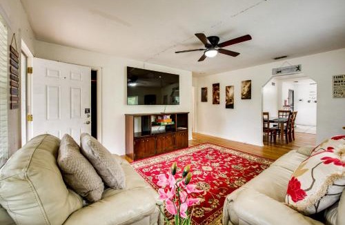 Griffin Heights House | Walkable to FSU Campus Cozy Retreat with Deck!