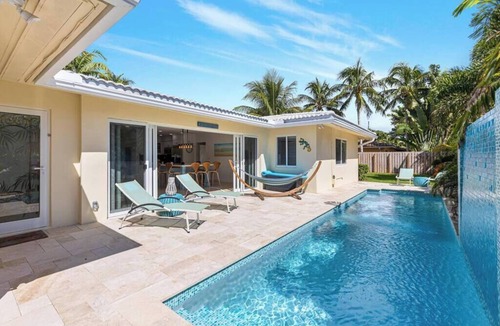 East Fort Lauderdale House | Walking distance to the beach 3Br house with pool