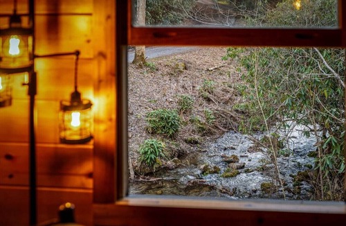 Rocky Grove Cabin | Walking distance to best Smoky Mountain Hiking