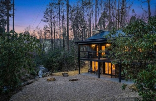 Rocky Grove Cabin | Walking distance to best Smoky Mountain Hiking