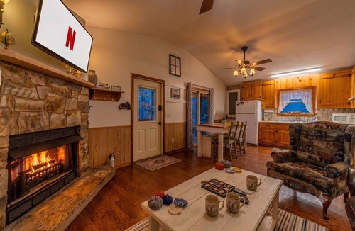 Sautee Nacoochee House | WANDERLUST - CHARMING MOUNTAIN CABIN W/HOT TUB