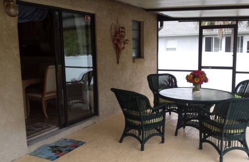Vamo House | Warm and inviting home in a perfect location to explore nearby attractions.