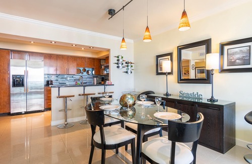 Sunny Isles Beach Condo | Warm condo w/striking ocean & park views | WIFI + Parking