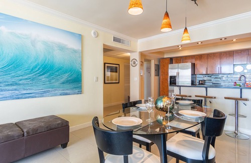 Sunny Isles Beach Condo | Warm condo w/striking ocean & park views | WIFI + Parking
