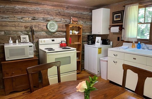 Bryson City Cabin | Warm Fire, Cool Forest, trails, pioneer spirit