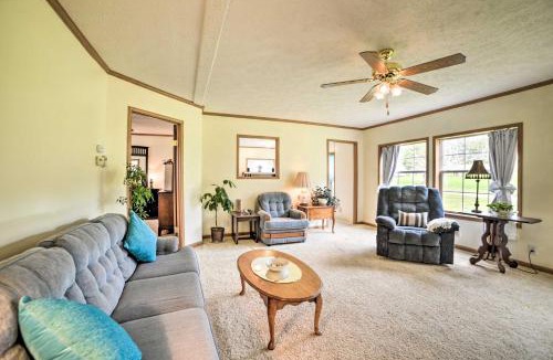 McEwen House | Warm & Inviting Family Home - 2 Mi to Golf Course!