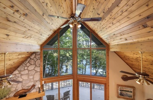 Winchester House | Water's Edge - Lakeside retreat
