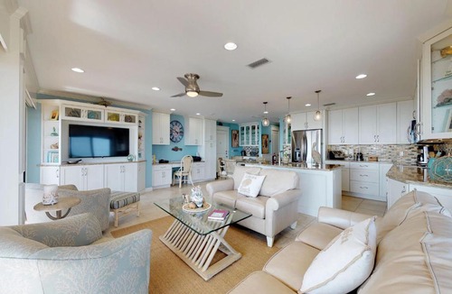 Holmes Beach House | Water's Edge