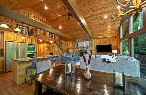 Walnut Mountain Cabin | Waterfall Lake Retreat – Private Lake Access with Views, Canoes & Hot Tub!