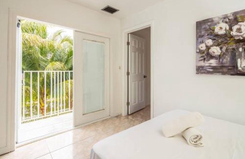 Pembroke Pines Villa | Waterfront 2-Story Villa with Heated Pool