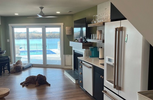 Sandbridge House | Waterfront Bay Views, Private Pool, 6 Bedroom, Pet-Friendly! Sleeps14