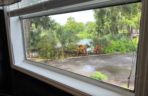 Leesburg Cottage | Waterfront Cottage on Haynes Creek