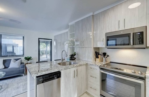 Middle River Terrace Apartment | Waterfront Deck ~ Pool ~ Kayak