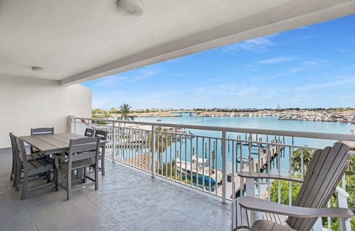 Meadows Condo | Waterfront Dock Pool Condo Near Duval St Pet OK