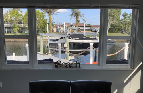 Flor-a-mar House | Waterfront Getaway with Hot Tub