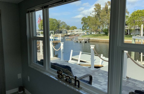 Flor-a-mar House | Waterfront Getaway with Hot Tub