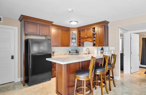 Venetian Shores House | Waterfront Getaway in Venetian Shores – Pool, Hot Tub, Tiki Hut & More