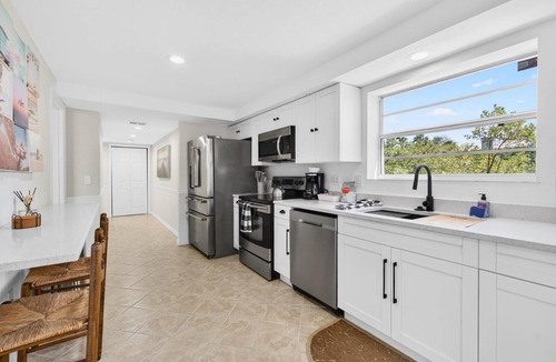 Palmetto House | Waterfront Home Sleeps16 7BR Views KingBeds
