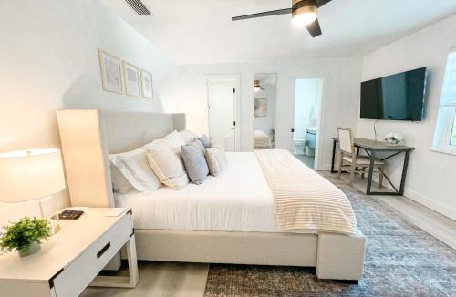 Iona House | Waterfront Home with Pool Minutes to Sanibel
