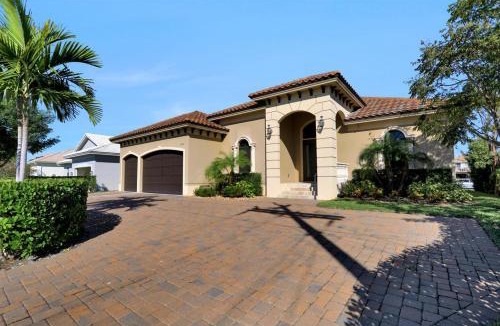 Marco Island House | Waterfront home with pool, spa and outdoor kitchen