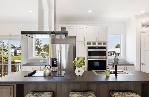 Taylor Creek House | Waterfront Lake House | Lake Access | King Bed