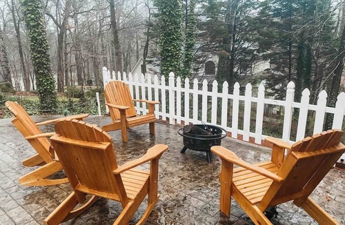 Gainesville House | Waterfront Lake Lanier - Private Dock & Fire Pit space for the whole family!