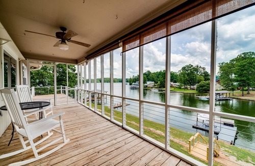 Alexander City House | Waterfront Lake Martin Home with 2 docks