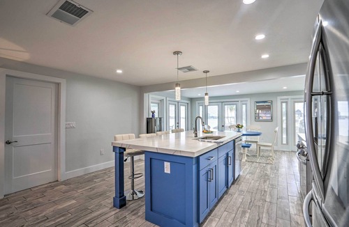 Matlacha House | Waterfront Matlacha Home w/Hot Tub & Grill!