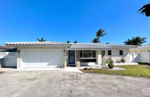 Garden Isles House | Waterfront Oasis