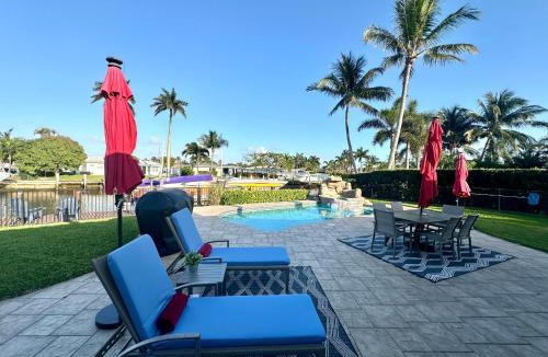 Garden Isles House | Waterfront Oasis