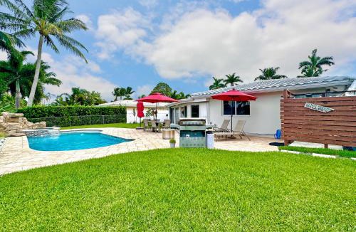Garden Isles House | Waterfront Oasis