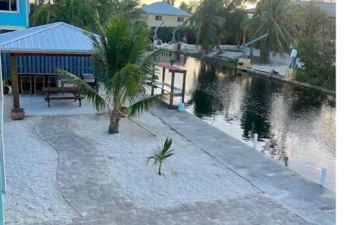 Cutthroat Harbor Estates House | Waterfront Oceanside 200' Seawall 3/2 Sleeps 6