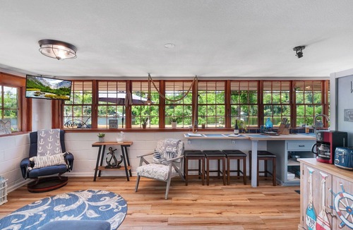 Telogia House | Waterfront on Lake Talquin - Free Kayaks - Near FSU - 2 Story Dock - Fire Pit