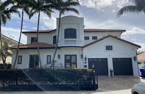 South Lake House | Waterfront Paradise w/pool and hot tub 5 minutes to the beach