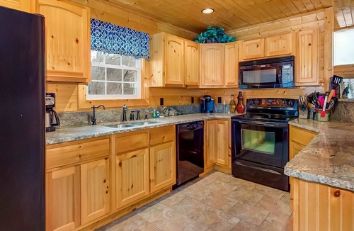 Maynardville House | Waterfront Retreat, Sleeps 14, Theater, Games, Grill