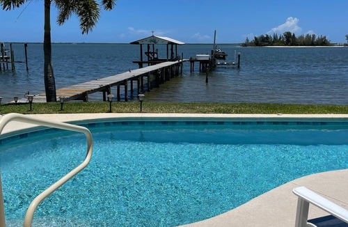 Roseland Apartment | Waterfront Studio with pool and boat dock