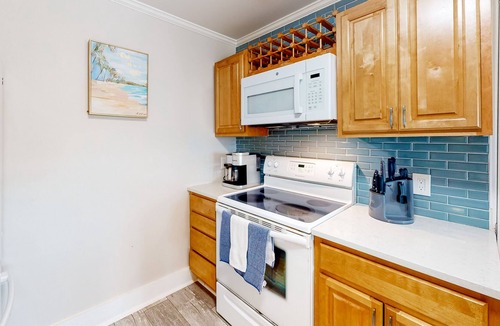 Perdido Key Coves One House | Waterfront townhome with tennis courts, boat dock, & washer/dryer
