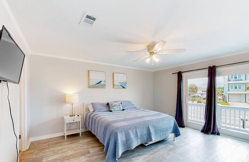 Perdido Key Coves One House | Waterfront townhome with tennis courts, boat dock, & washer/dryer