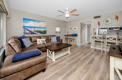 Treasure Island Condo | Waterfront Treasure Island Resort Heated Pool