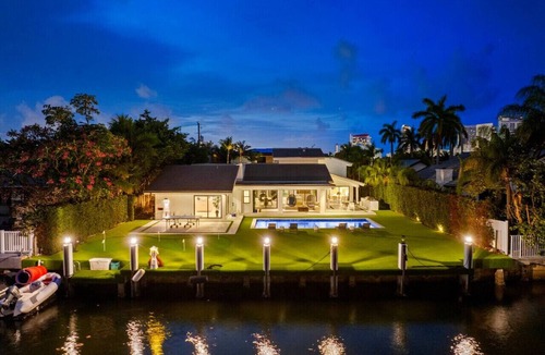 Hallandale Beach House | Waterfront Villa Sauna, Pool & Mini Golf