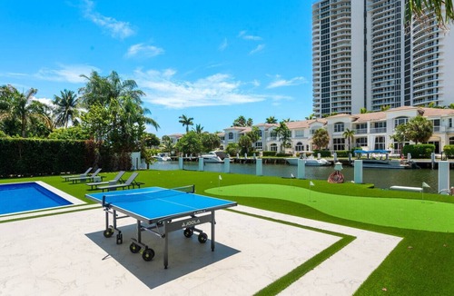 Hallandale Beach House | Waterfront Villa Sauna, Pool & Mini Golf
