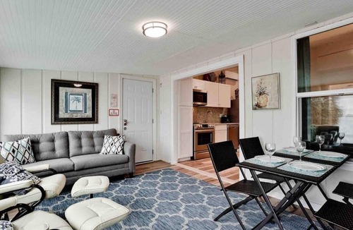 Englewood Villa | Waterfront Villa Seaglass wows! Pool & Bayfront