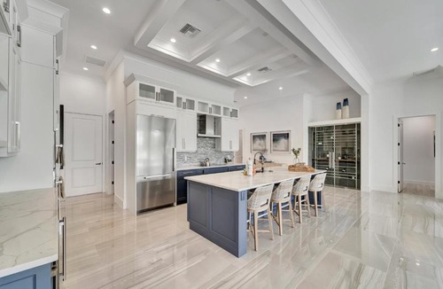 Yacht Club House | Waterfront Wine Down