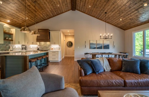 New Tazewell House | Watermark Lake House