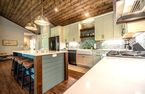 New Tazewell House | Watermark Lake House