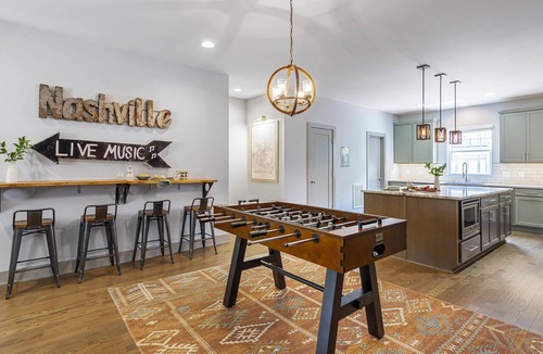 Historic Waverly Apartment | Waverly by AvantStay | Nashville-Inspired Townhome w/ Luxury Kitchen, Pool Table