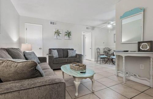 St. Pete Beach House | Waves 14 Condo Beautiful 1 Bedroom with Pool