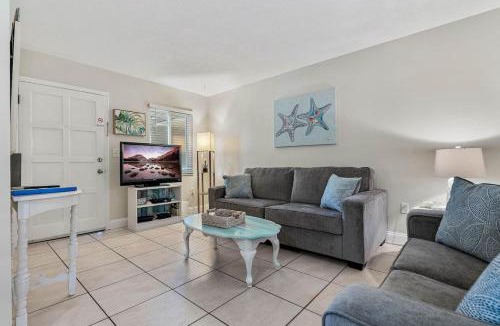 St. Pete Beach House | Waves 14 Condo Beautiful 1 Bedroom with Pool