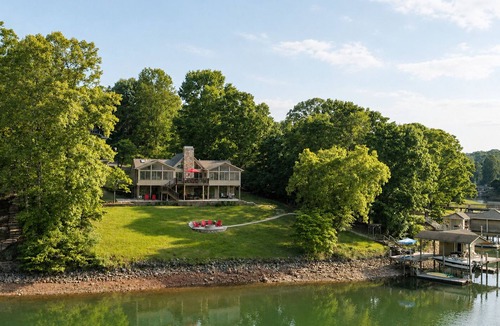North Shore House | We have Water! Spacious home with Gentle Slope and Dock!