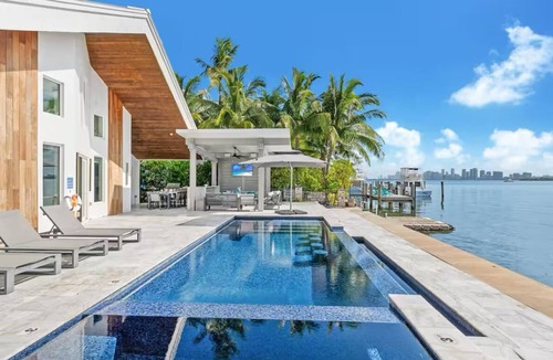 North Bay Village House | Welcome to Bayfront Tranquility Luxury Retreat!nEscape to paradise